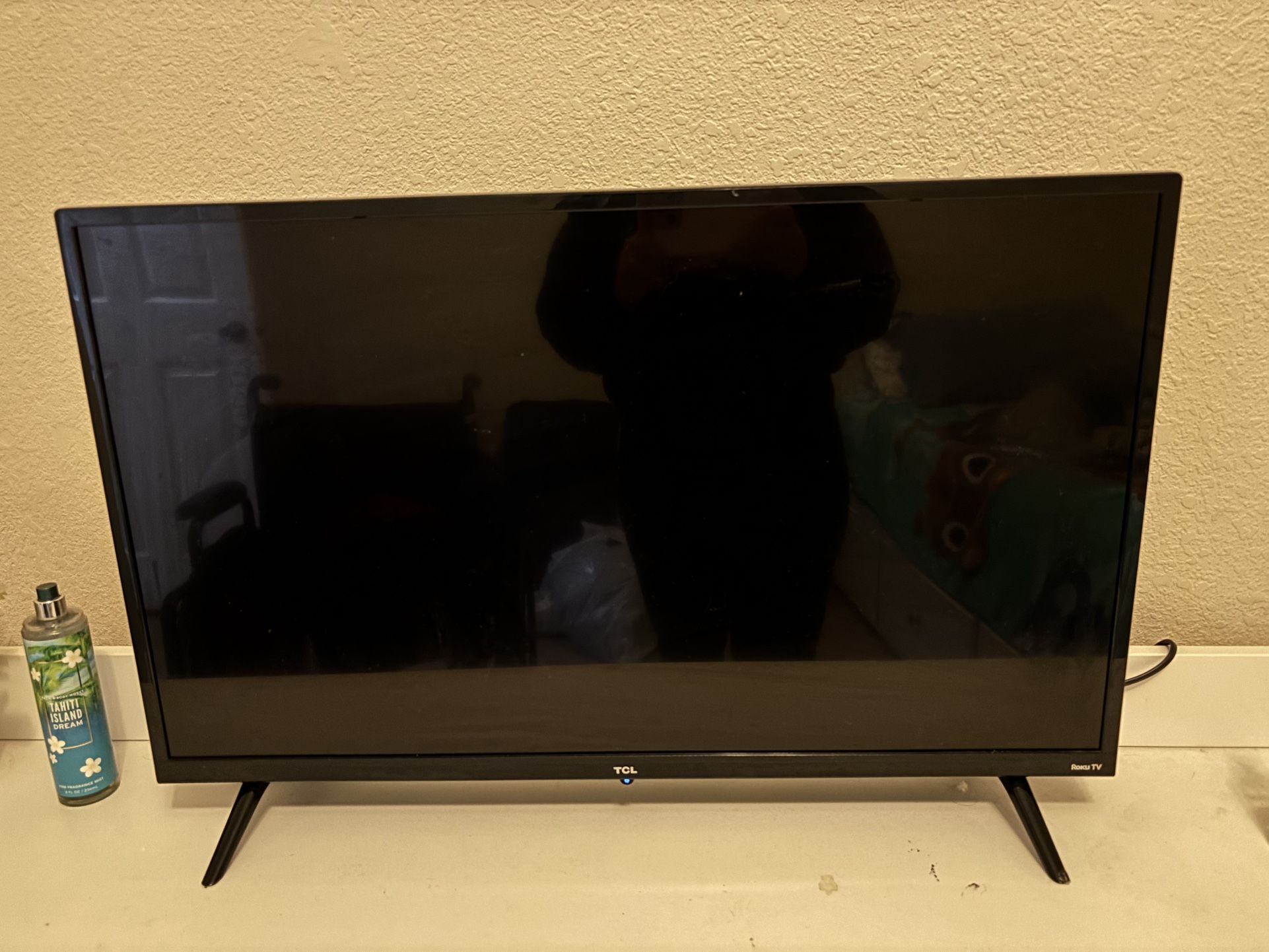 TLC Roku 32in Tv