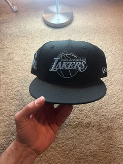 New ERA hat Lakers Size 7 7/8. NEW