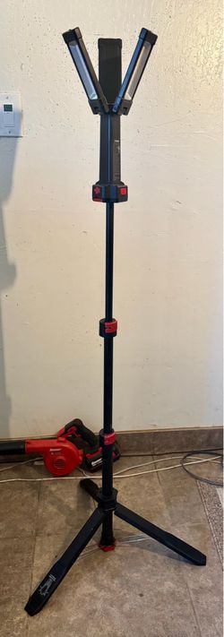 Husky Cordless 2200-Lumen Telescoping Project Lights (Set of 2)