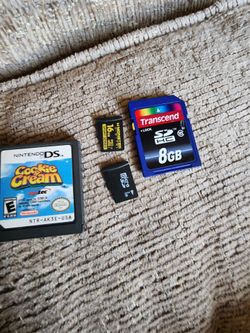 Son 1 juego de DS y 3 tarjetas SD limpias  todo $10