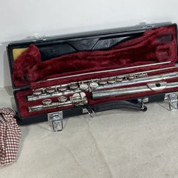 Yamaha YFL 225S  flute with hard case. Made in  Japan