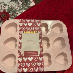 ✨Bundle Valentine’s Bake Shop Heart-Shaped 12-Cupcake Tin – Brand New✨And Bake Shop Pink Spring 12-Cup Muffin