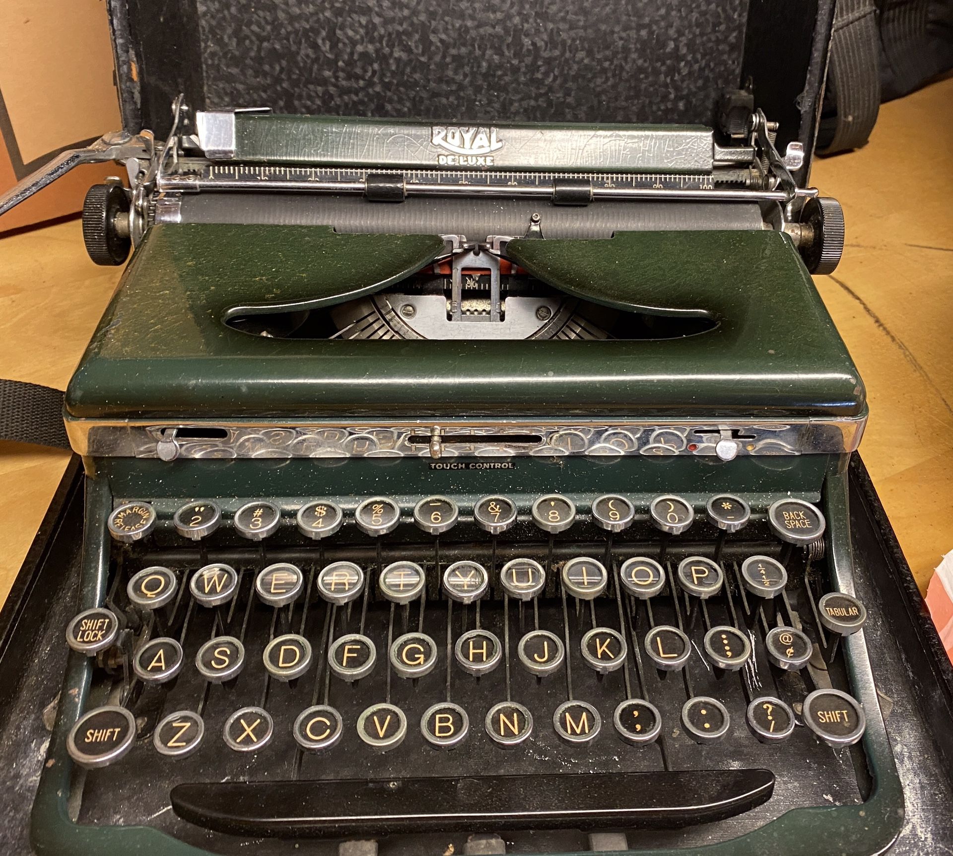 1930s Royal Deluxe Typewriter