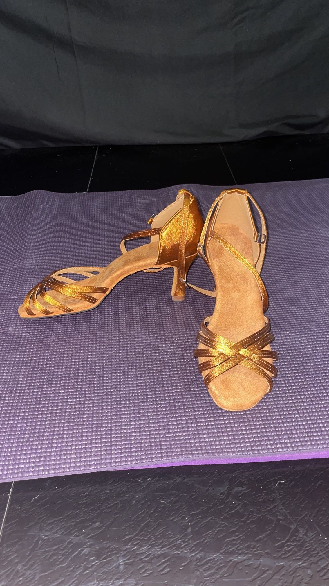 Women’s Salsa/Ballroom Dance Shoes – Size 7.5