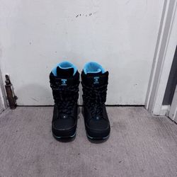 Women’s Snowboard Boots - Size 8