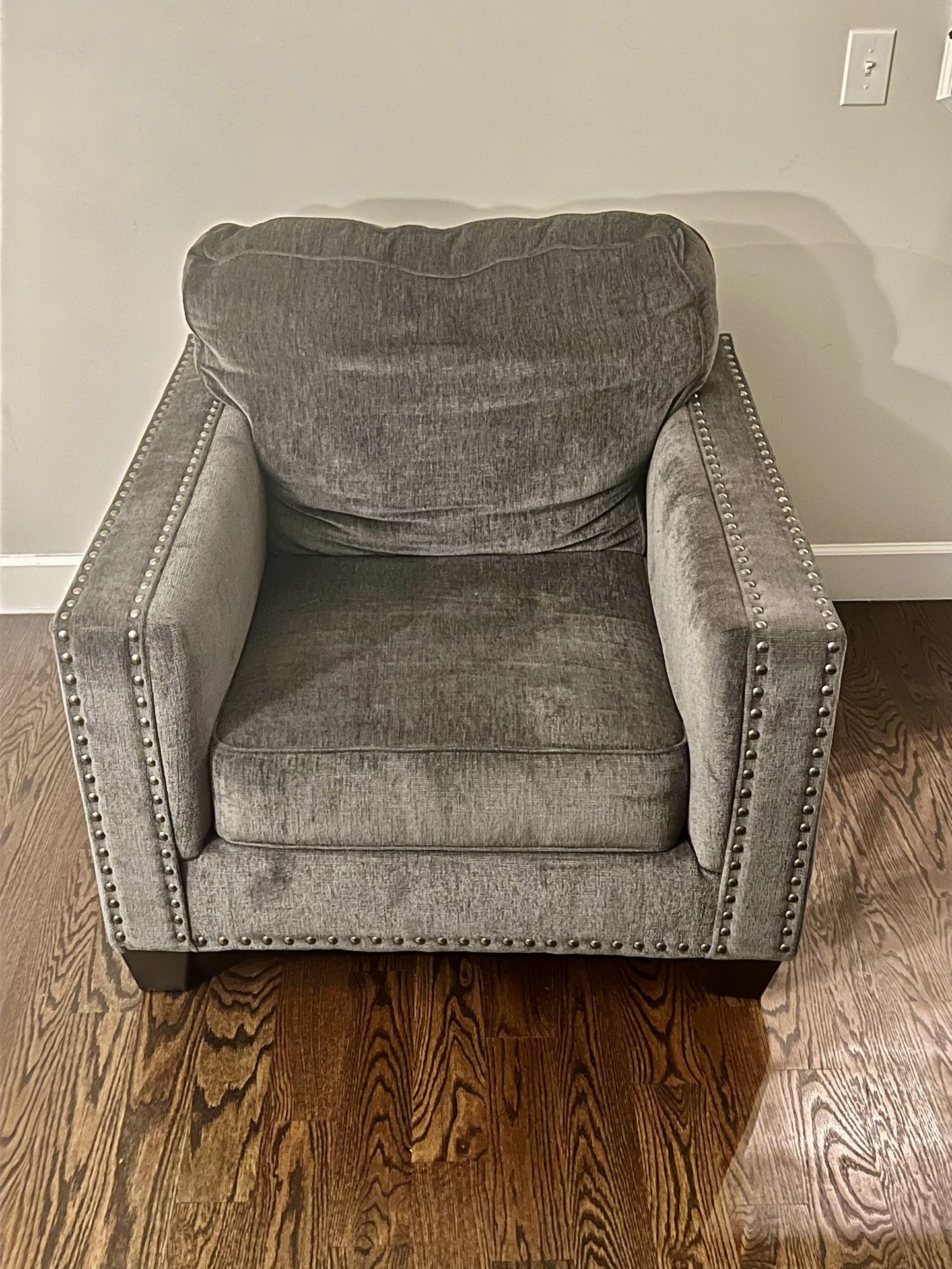 Smoke grey tufted Accent chair 