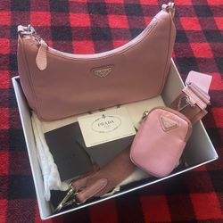 Brand New Prada Re-Edition 2005 Nylon Bag Rosa Color