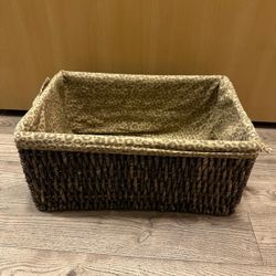 Wicker Basket With Liner 