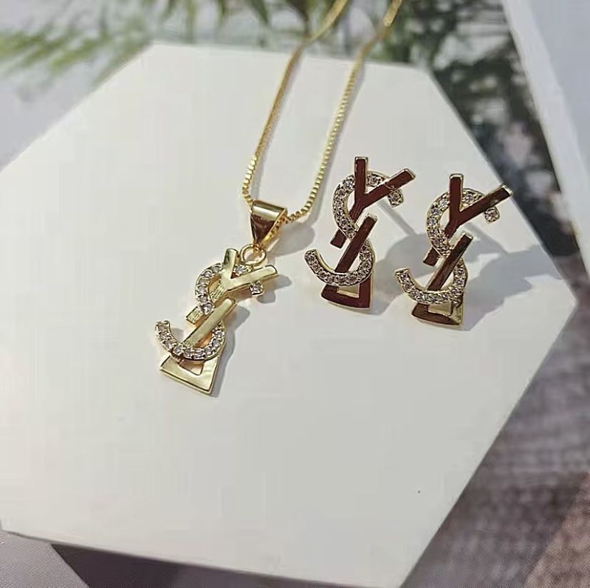 18K Gold-plated Diamond Charming Necklace Set