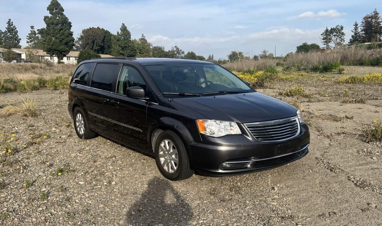 2015 Chrystler Town And Country For Sale/rent