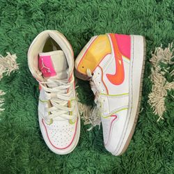 Nike Air Jordan 1 Mid Edge Glow Size 5.5Y/7 Women’s