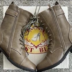 Women’s Boots Shoes Size 7