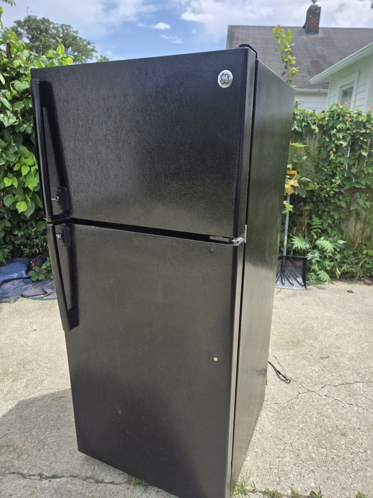 Refrigerator that works
