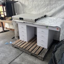 Vanity desk