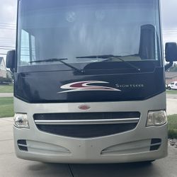 2013 Winnebago Sightseer 30A