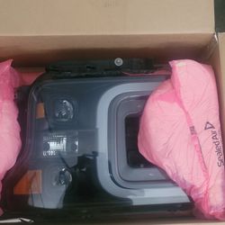 Ford F150 18-19 Head Lights (Black Housing)(Double Color Light Bar)  Still in great condition