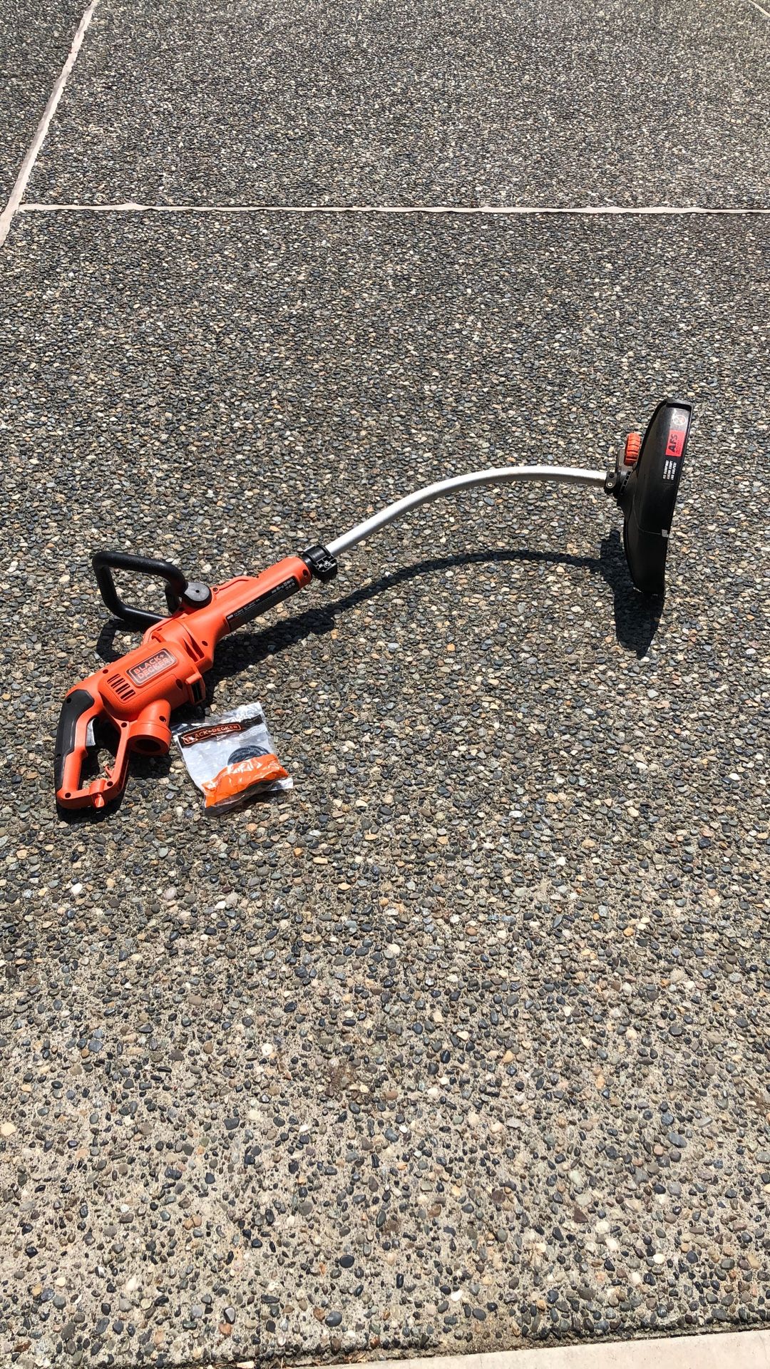 B & D 14” String Trimmer