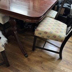 Duncan Phyfe Dining Room Table W- 4 Chairs 