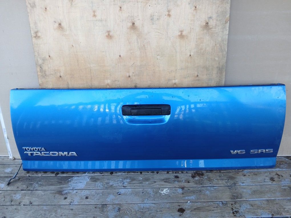 05-15 Toyota Tacoma Tailgate (Used)