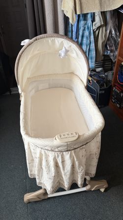 Delta- Children Rocking Bassinet