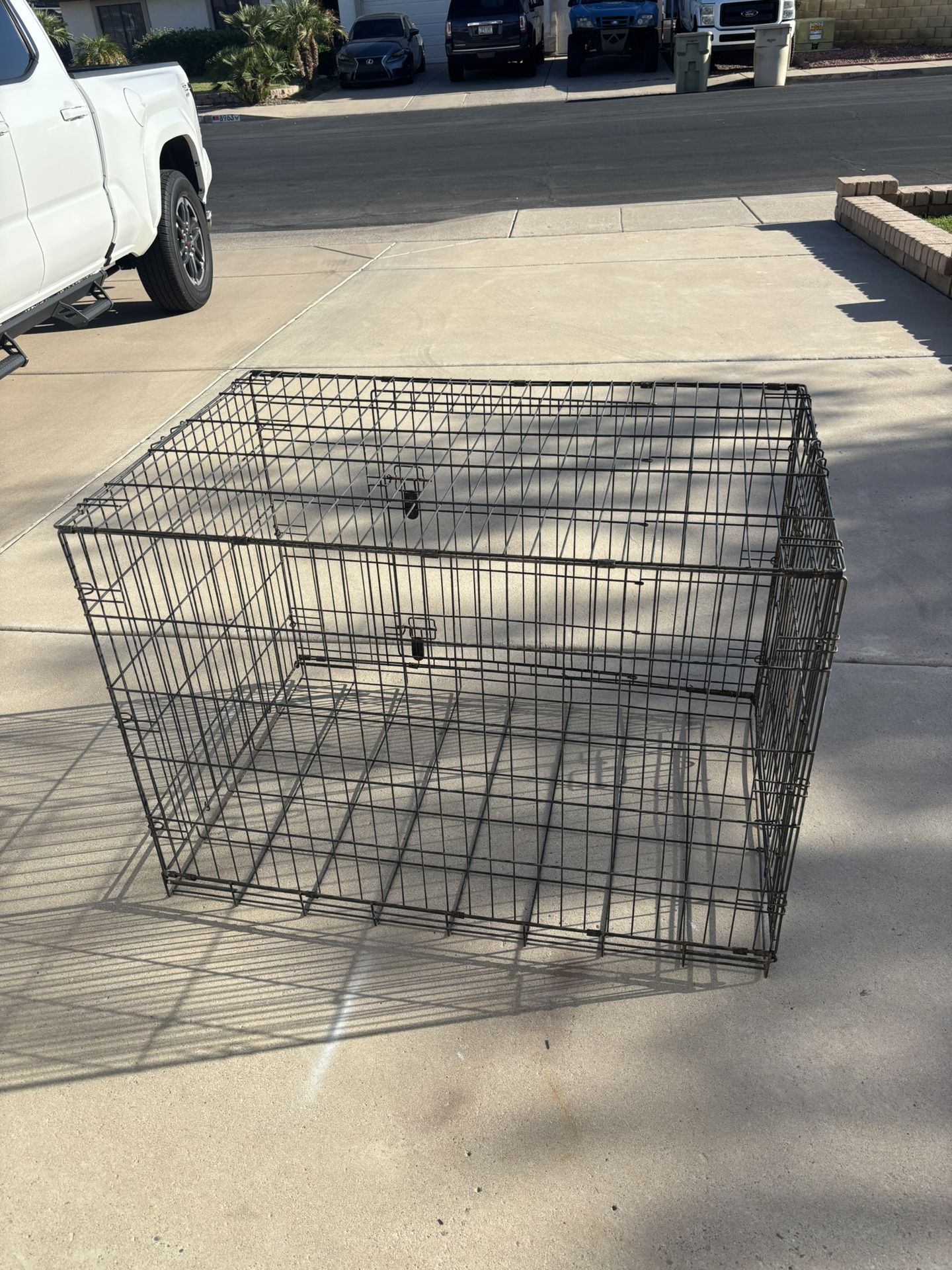 MEDIUM DOG KENNEL