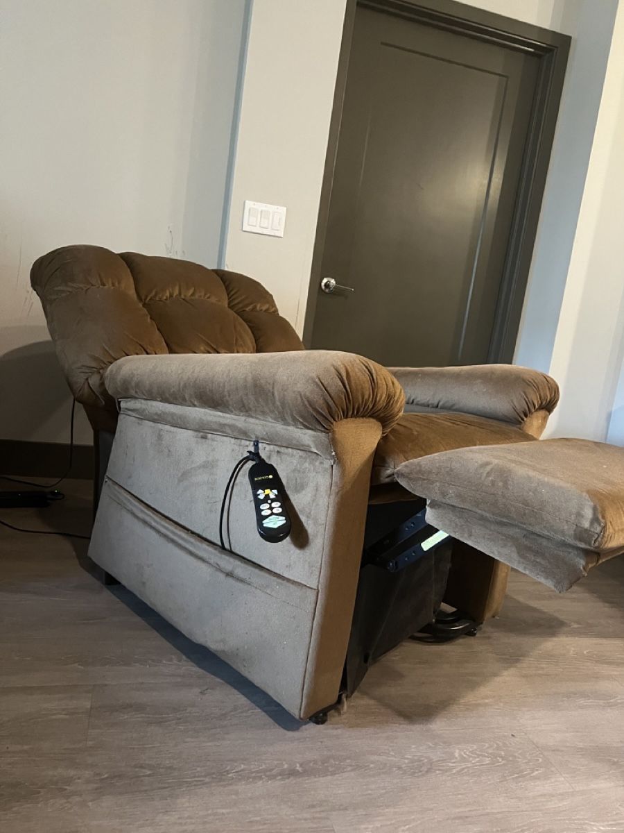 Recliner Lift Chair Maxi-Comfort (Golden Tech)