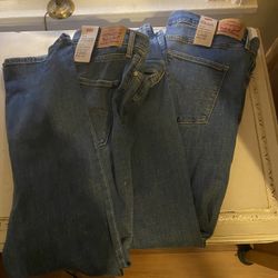 NWT Two Pair Woman’s Levi’s 314 Shaping Straight Mid Rise Jeans Size 14 Short-$25.00 Each