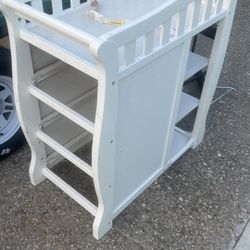 baby crib with changing table 