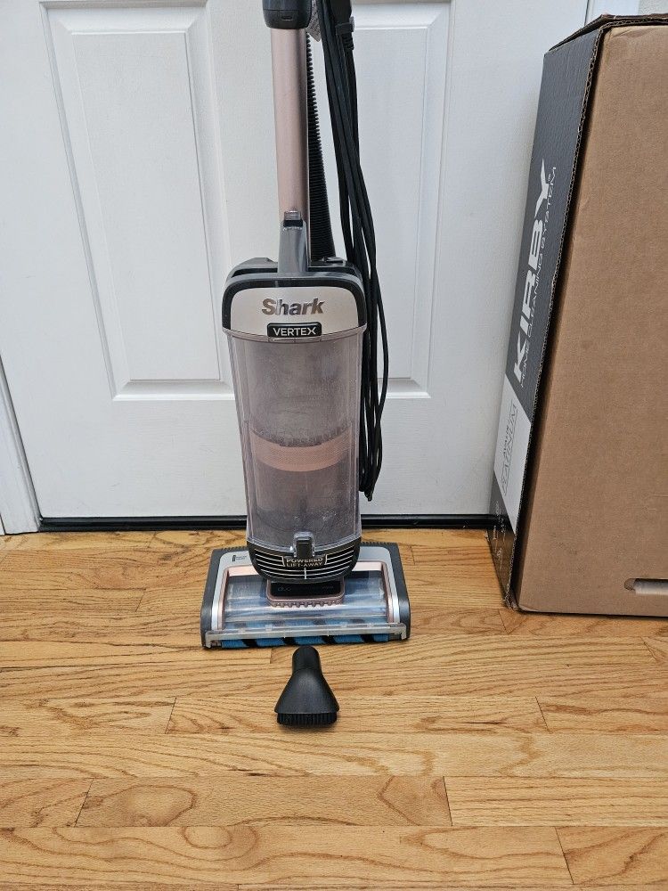 New Cond SHARK VACUUM WITH ATTACHMENT , AMAZING POWER SUCES , WORKS EXCELLENT , IN THE BOX