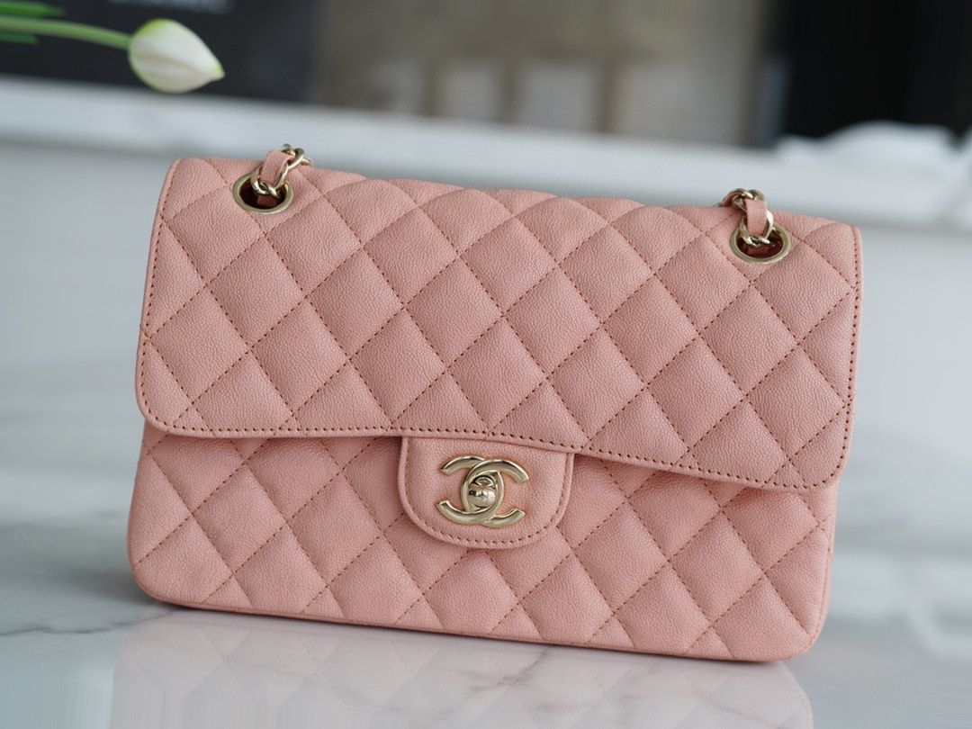 Chanel Classic Flap Bags 96 1 for Sale in Seattle, WA - OfferUp