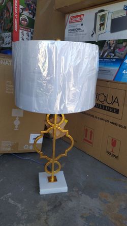 Lámpara de mesa. 29"