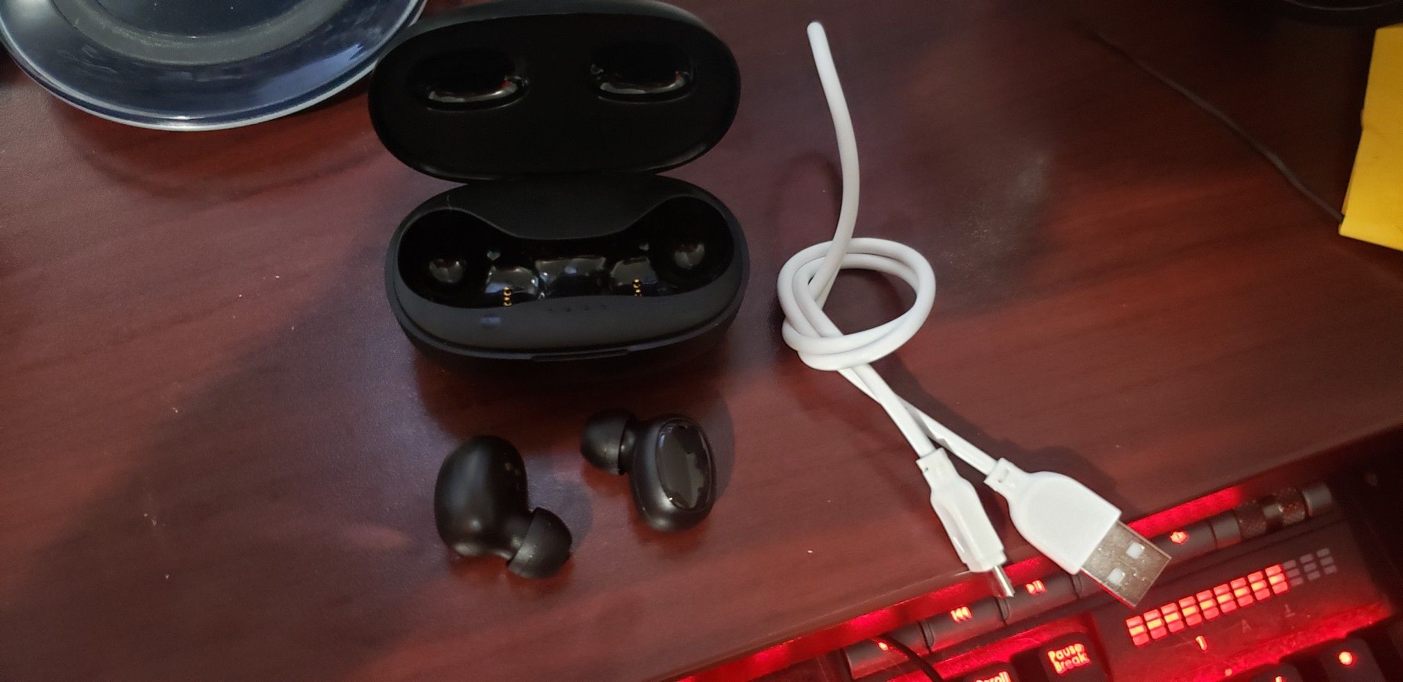 Wireless bluetooth headphones pretty much new