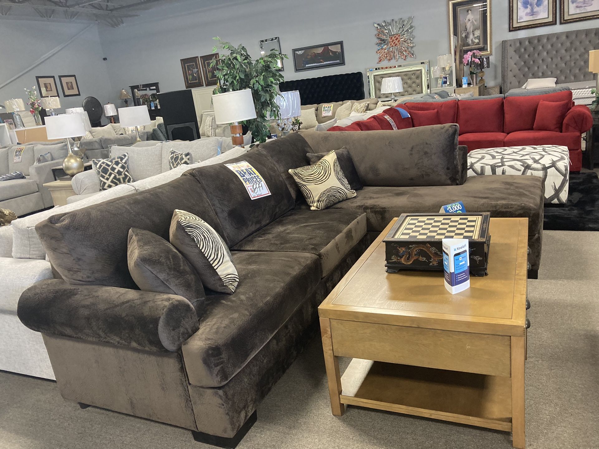 Lovely Sectional 👍😊 Easy Financing Available 😁 Free Delivery 📦