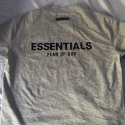 Essentials tee