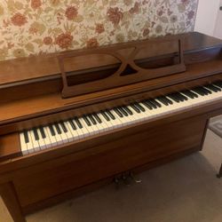 Spinet Piano