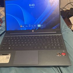 HP Laptop  Pavilion  https://offerup.com/redirect/?o=OC5HQg== 15 .6 FHD 