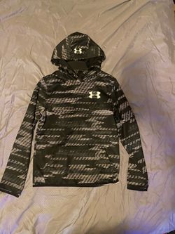 Under Armour black and white hoodie Boys size YLG
