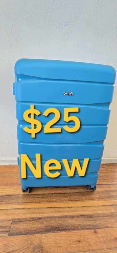 Suitecase  New. $25  Maleta Nueva Located In Lodi 