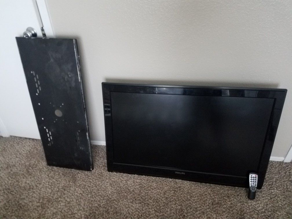 Phillips 40 inch HDTV with Wall mount and universal remote control
