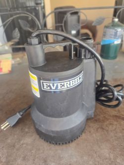Submersible utility pump