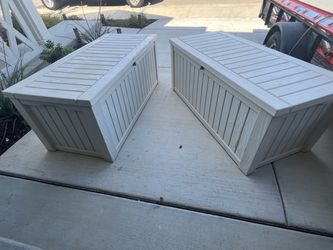 Deck storage box