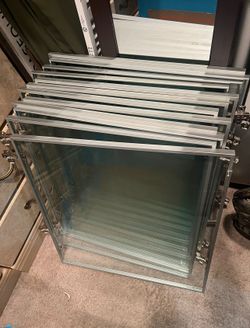 IKEA BESTA GLASS DOORS ONLY Nt. Hot Toys/sideshow/bowen/collectible Figure