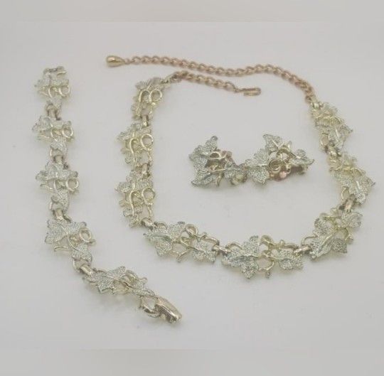 Vintage Beautiful Sarah Coventry set Leaf Silver And Gold Tone 1950’s