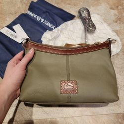 Brand New Dooney And Bourke Olive Green Leather Crossbody Pouch Purse 