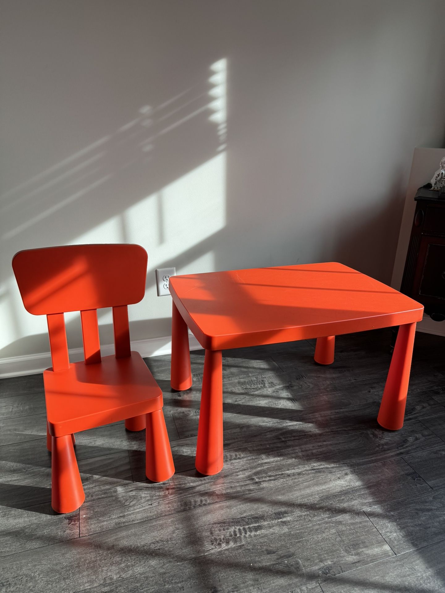 Kids Desk With Chair