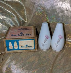 SALT & PEPPER SHAKERS  NEW vintage In Orig Box