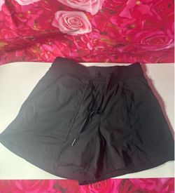 Lululemon Black Shorts Size 6