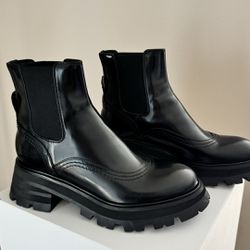 Alexander McQueen Chelsea Boots 