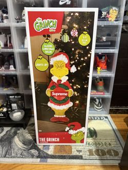 Supreme “The Grinch” Dr. Seuss Classic Christmas Decor 3ft Tall
