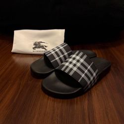 BURBERRY SLIDES 
